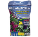 DCM1000282 DCM Aquaperla - Waterkristallen (korrel) - 0,3 kg Waterkristallen voor minder gietbeurten.
Deze waterkristallen nemen meer dan 100 keer hun eigen gewicht aan water en voeding op en geven het opnieuw af volgens de behoefte van de plant. Geschikt als tijdelijke waterbuffer in droge gronden. Om te mengen bij aanleg van de tuin of in potgrond om minder vaak water te moeten geven. Kan ook gebruikt worden als decoratie in doorschijnende vazen.

Gebruik: 
50 - 200 g / m²
1 - 3 g / L potgrond DCM aquaperla 0,3 kg