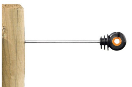 GAL042647 Gallagher Afstandschroefisolator XDI hout 18cm (100 stuks) De afstandschroefisolator XDI is een zeer sterke afstandisolator voor houten palen, geschikt voor cord en kunststofdraad. 
Hiermee kunt u niet-elektrische afrasteringen elektrificeren.
De afstandschroefisolator kan in de houten palen geschroefd worden. 

De metalen kern zit exact in het midden waardoor de kans op kortsluiting nihil is. 
De oranje slijtindicator geeft aan wanneer de isolator vervangen moet worden.  Afstandschroefisolator