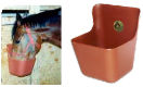 PE12001 Voederbak koeien/paarden nr 110-01 bruin 11,5 L Voederbak voor koeien en paarden 11,5 L.
Uit versterkte PVC.
Kleur: bruin.
 Voedervak koeien en paarden